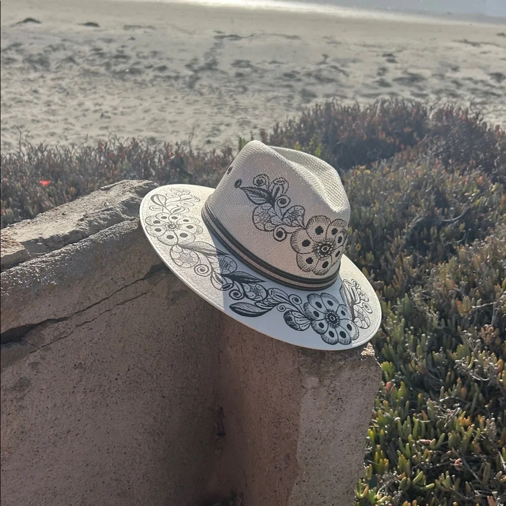 Woman’s Mexican hat - Picture 1 of 7